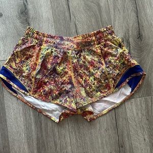 *** SEAWHEEZE EXCLUSIVE *** Lululemon Hotty Hot Low Rise Lined short